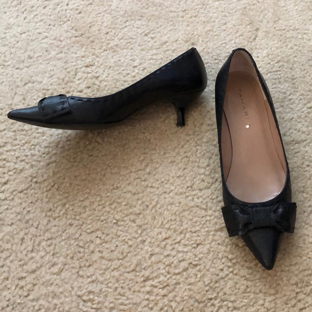 Tahari “Marjorie” genuine leather kitten heel sz 7